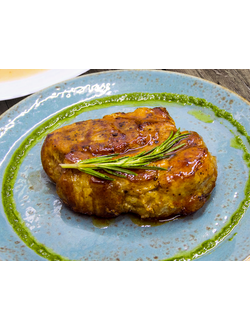 Стейк "Гретта" из свинины с печеным картофелем