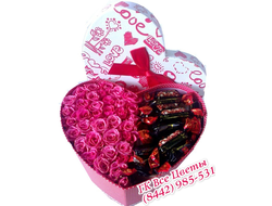 Цветы в коробке с конфетами