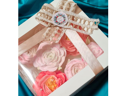 Подарочный набор с зефирными розами