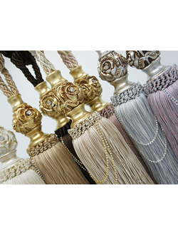 Функциональная кисть-подхват с розочкой, украшенная стразами