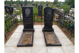 Черный гранит 1100х500 на площадке