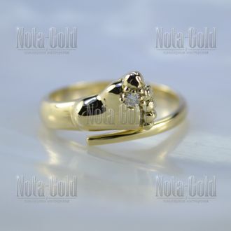 Кольцо детская ножка из жёлтого золота 585 пробы с бриллиантом одним