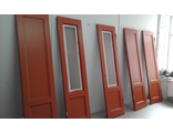 Сталинские двери. Произведена замена стекол. Двери перекрашены в темный бежевый цвет.
