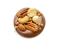 Молочный шоколад с орехом. Шоколадная медианта XL. Вес 40-45 грамм. Бельгийский шоколад.