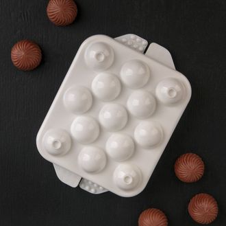 Форма для льда и шоколада 16×12 см «Сфера», 13 ячеек, цвет белый