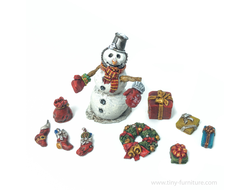 Snowman and Christmas gifts (PAINTED)