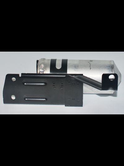 Рессивер-осушитель с кронштейном в сборе