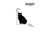 Черный кот с желтыми глазами сидит - Брошь/ значок - 502