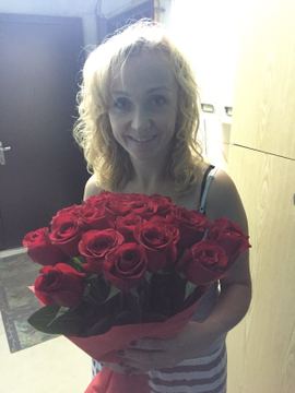 Фото с доставки букета красных роз