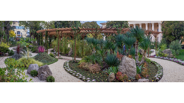 Благоустройство и озеленение сквера у Зимнего театра г. Сочи