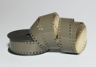 Черно-белая обращаемая кинопленка Fomapan R100 2х8 мм с обычной перфорацией