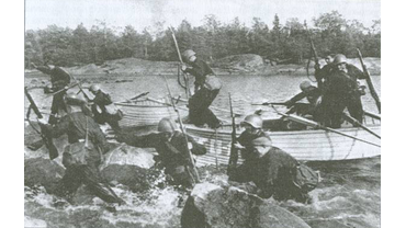 Морские пехотинцы десантируются на берег