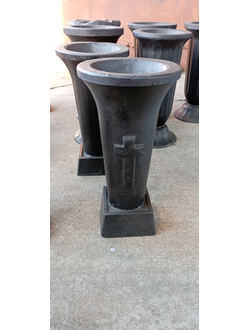 №2 Ваза из бетона с крестом  35 см