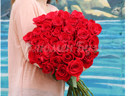 классический букет из 35 красных роз доставка наб челны