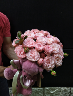 Букет из пионовидных роз бомбастик в коробке, розовые пионовидные розы, кустовые розы