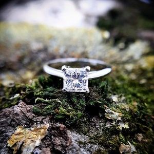 Помолвочное кольцо с бриллиантом принцесса