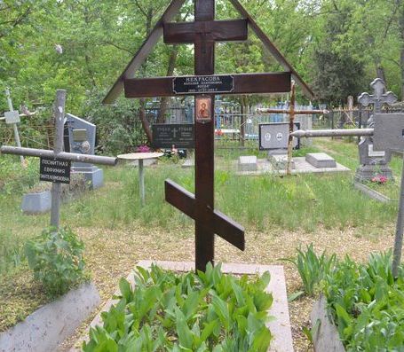 деревянный крест на могиле