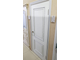 Межкомнатная дверь "Итало (Багет 32)" эмаль белая с патиной серебро (стекло)
