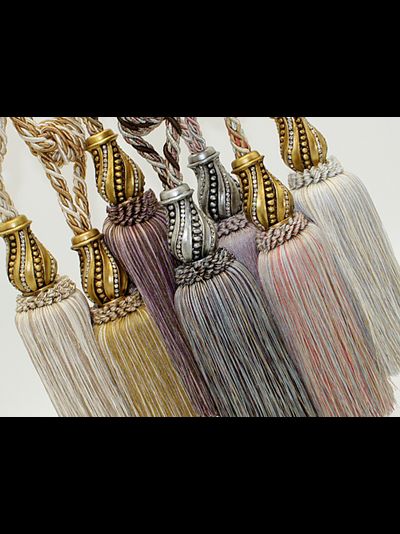 Арт. 2012-35 NEW. Кисти со стразами, длина 77-84 см.