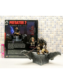 Triumphant micro statue from PREDATOR 2 of PALISADES , Limited Edition 3000 copies worldwide