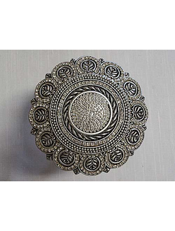 Цвет серебро, украшение орнамет и стразы