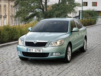 Автомобильные авточехлы для Skoda Octavia А-5 задняя спинка деленная 40/60 с надкрыльниками