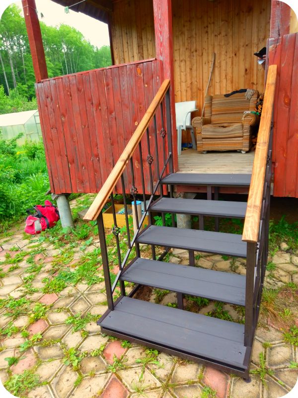 Лестница в дачный дом