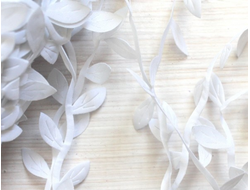 Декоративная белая лента "Листочки", цена за 1 метр