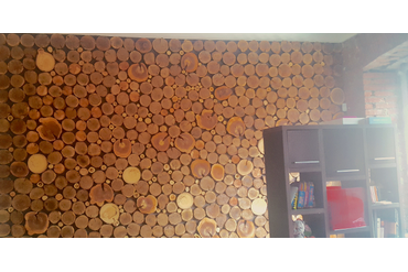 Декорация стены спилами в лофте. Москва, "Даниловская мануфактура", spilcenter.com 
