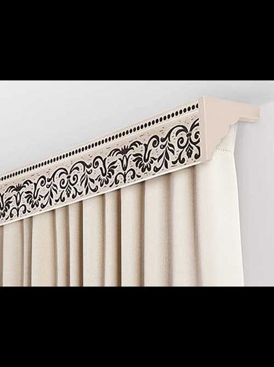 Светлый потолочный карниз без поворотов, с заглушками,  для светлых штор. Цвет латунь