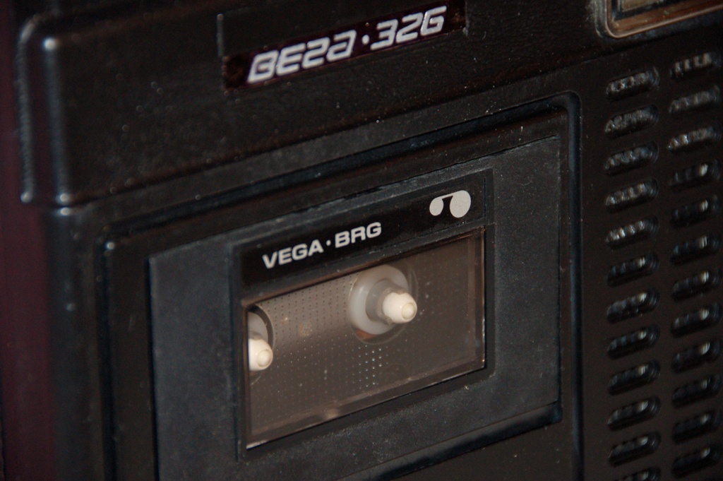 Магнитолы и портативные магнитофоны - Магнитола Вега-326