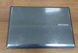 Корпус для ноутбука Samsung R425 (небольшой скол на корпусе) (комиссионный товар)