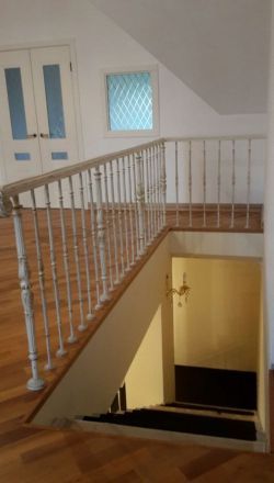 фото выполненных работ с балясинами для лестниц