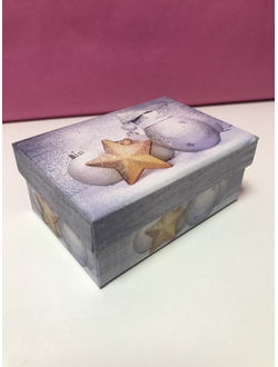 Серая коробка со звездой