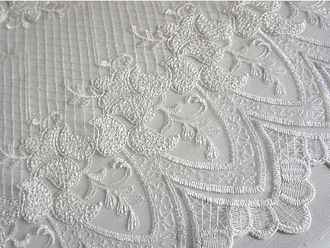 Декоративная и практичная ткань для пошива тюля с вышивкой и фестонами. Белый цвет, 290 см высота