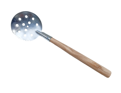 Черпак рыболовный оцинкованый с зубчиками, ручка дерево, длина 33см, диаметр 10см