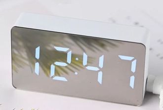 Часы настольные электронные OS-001, питание от USB, белые, зеленое свечение цифр (гарантия 14 дней)