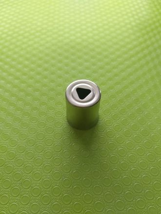 Колпачок магнетрона с треугольным отверстием 14 мм Артикул: SVCH046
