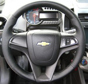 Кожаная накладка на руль Chevrolet Aveo II (2012-н.в.), Chevrolet Cruze I (2009-2015), Chevrolet Cobalt II (2013-н.в.), Chevrolet Orlando I (2011-2015), Chevrolet Tracker III (Trax)(2013-н.в.)
