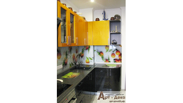 Кухонный гарнитур с крашеными и шпонированными фасадами