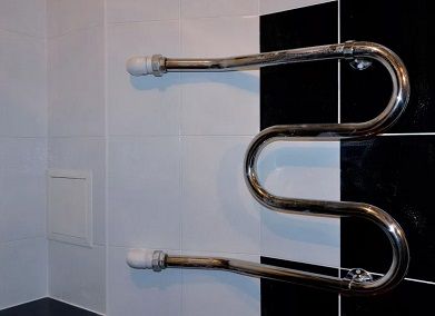Установить полотенцесушитель в ванной квартиры в Москве
