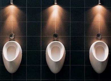 Вызов сантехника для установки писсуара в туалете в Москве | ИВАНМАСТЕР
