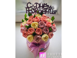 Купить букет из шоколадных роз №6 в шляпной коробке в Ростове-на-Дону | FRUTTI FLOWER