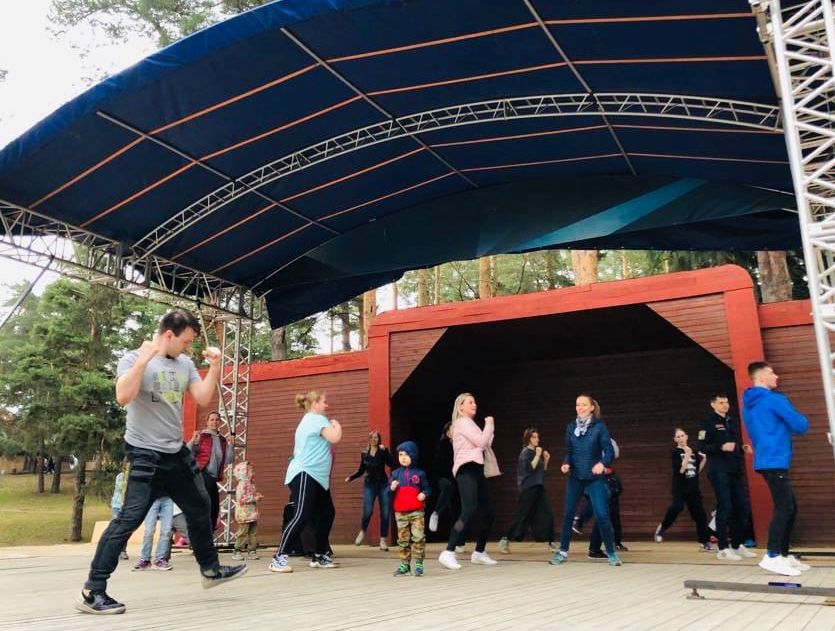 Zumba в Жуковском парке йога Жуковский танцы Жуковский хореография массаж в Жуковском