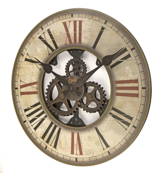 Часы с состаренным светлым циферблатом и вращающимися шестеренками по центру.
