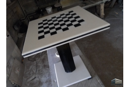 Вот такой симпатичный шахматный столик из искусственного камня мы недавно сделали для нашего клиента.