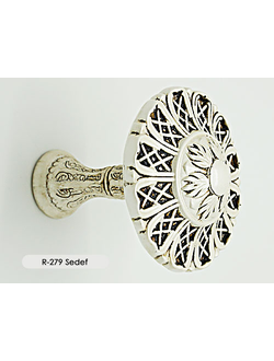 R 279, серия Magestic. Аксессуар с цветочными мотивами