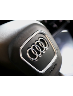 Эмблемы на руль Audi шильдики