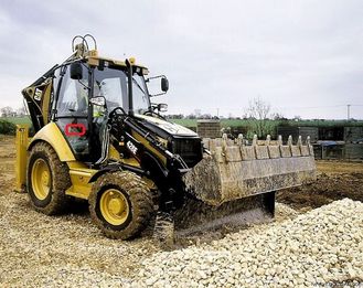 Стекло дверное правое нижнее (закаленное) для экскаватора-погрузчика Caterpillar 428 e/432e/ 434e/444e 2006 (арт.007)