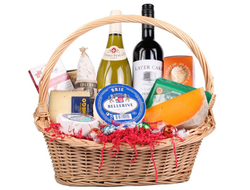 Гастрономическая подарочная корзина с вином